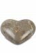 Urna funeraria en forma de corazón semierguido marrón con efecto mármol - Colección Love