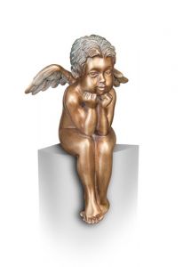 Escultura conmemorativa Ángel, sentado – 3D, libre, con taco de fijación en la parte inferior