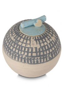 Urna pequeña de cerámica con rayas grises