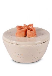 Mini urna funeraria cerámica marfil con rosas naranjas