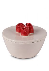 Mini urna funeraria cerámica beige con rosas rojas