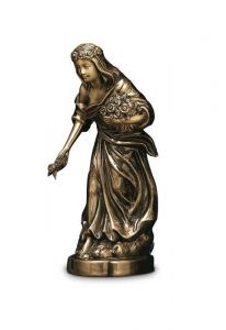 Escultura conmemorativa de niña con flores en bronce