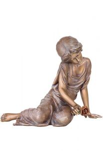 Escultura conmemorativa Doliente con rosa – 3D, libre, con taco de fijación en la parte inferior